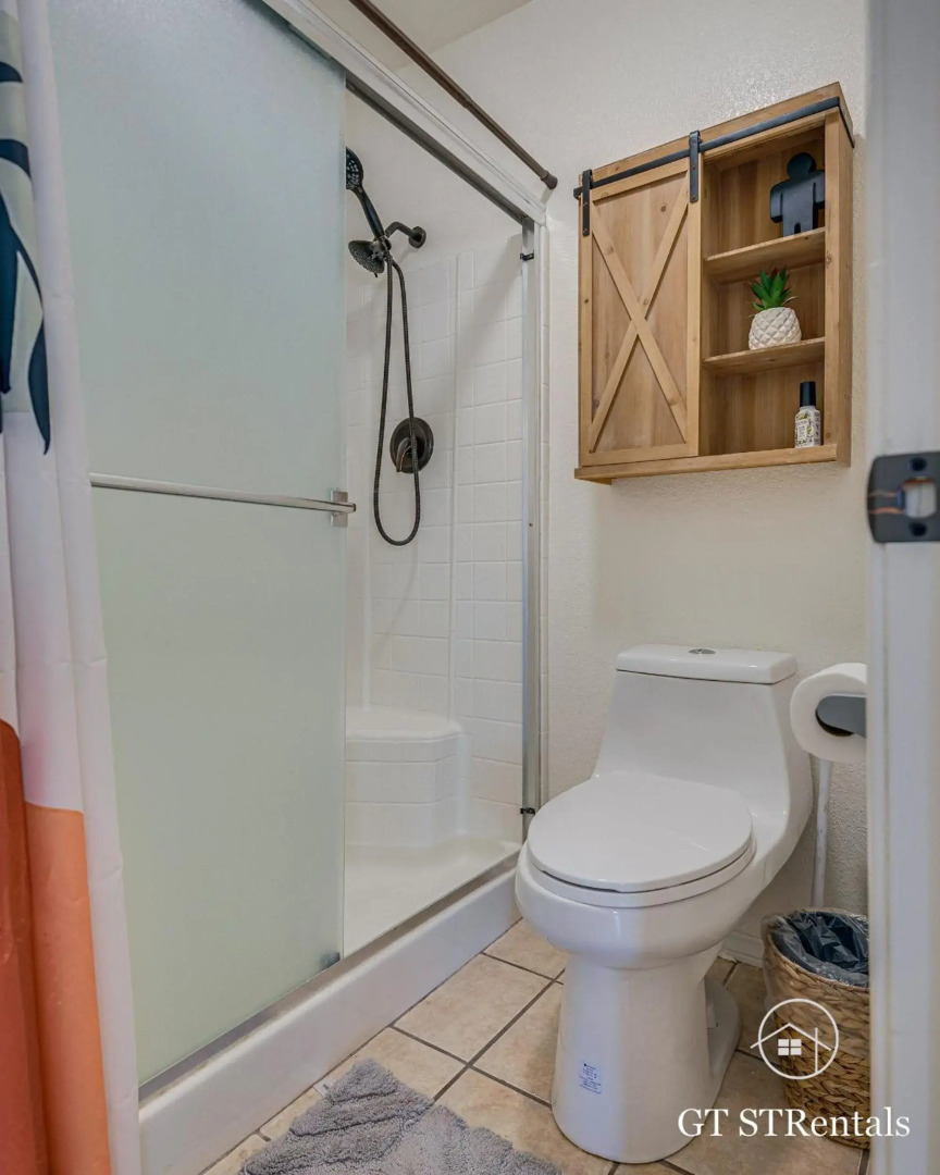 FRESHWATER FUN - Pet & Family Friendly with Great Location!