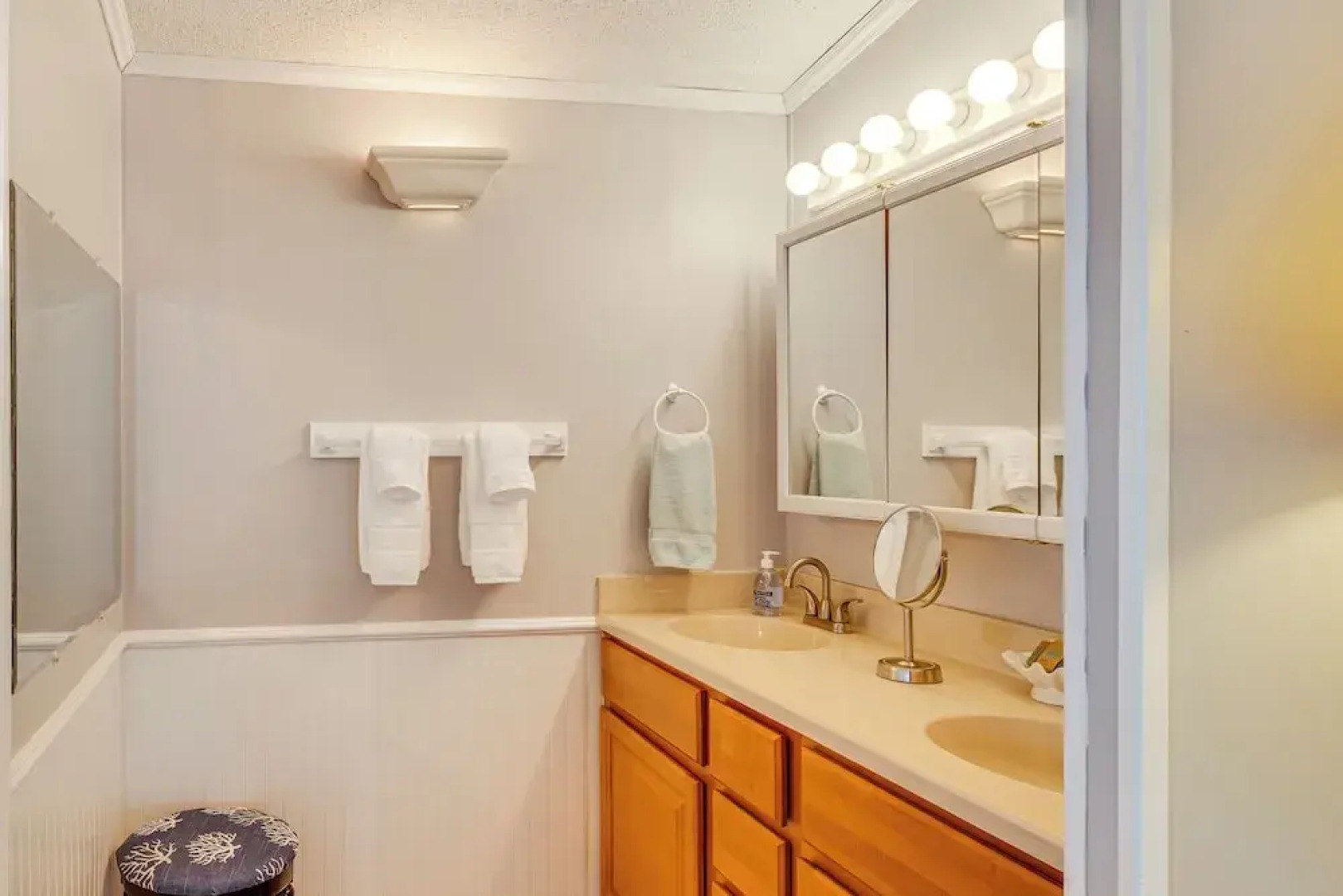 Harkers Island Getaway w/ Deck: Near Cape Lookout!