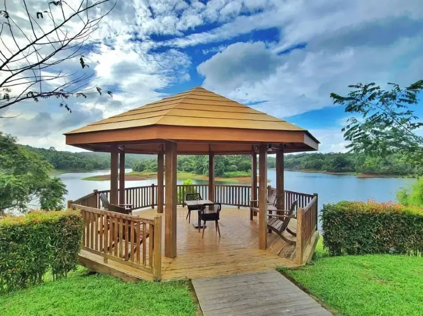 Sofia's Lake Resort