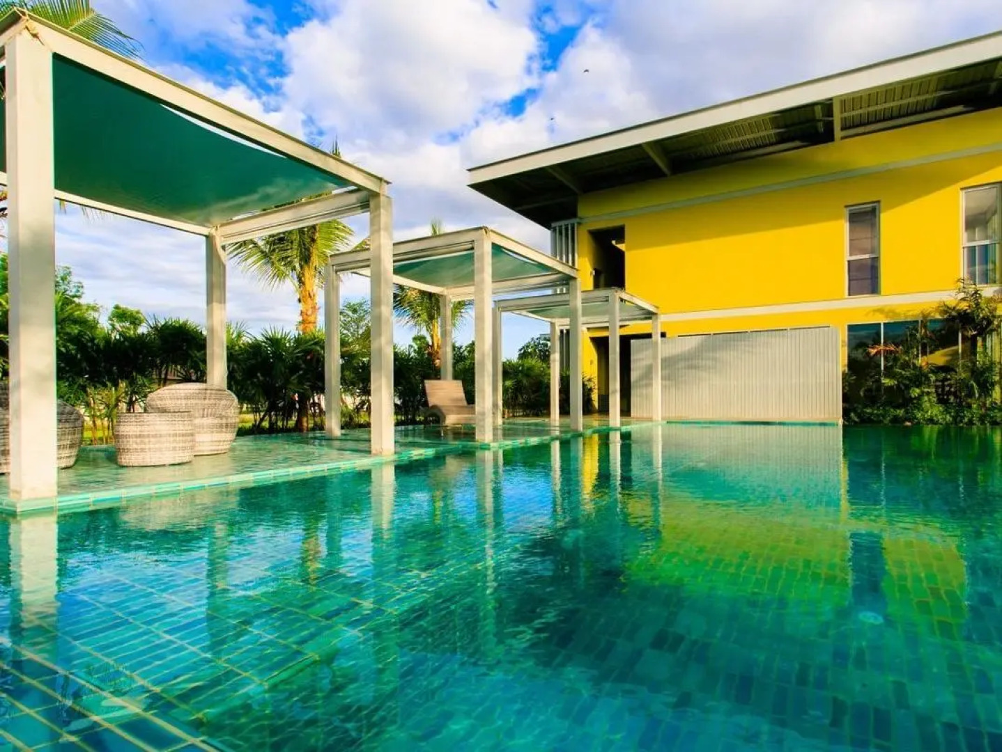 Villa Meesuk Residences