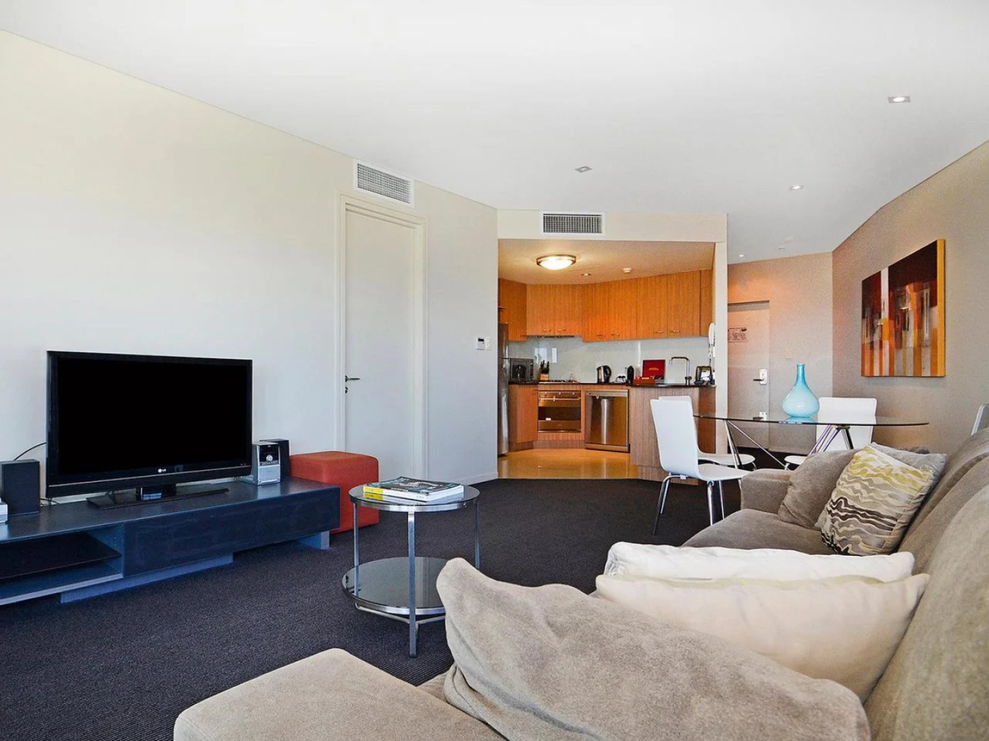 Mullaloo Beach Hotel & Apartments