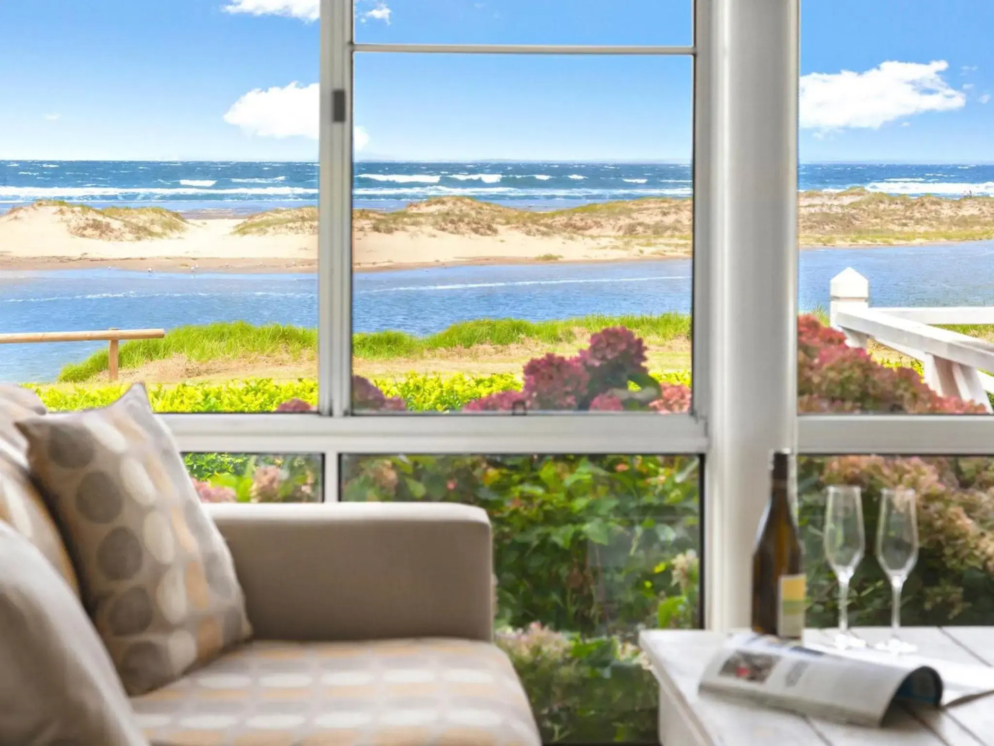 THE BEACH HOUSE Gerroa 4pm check out Sundays