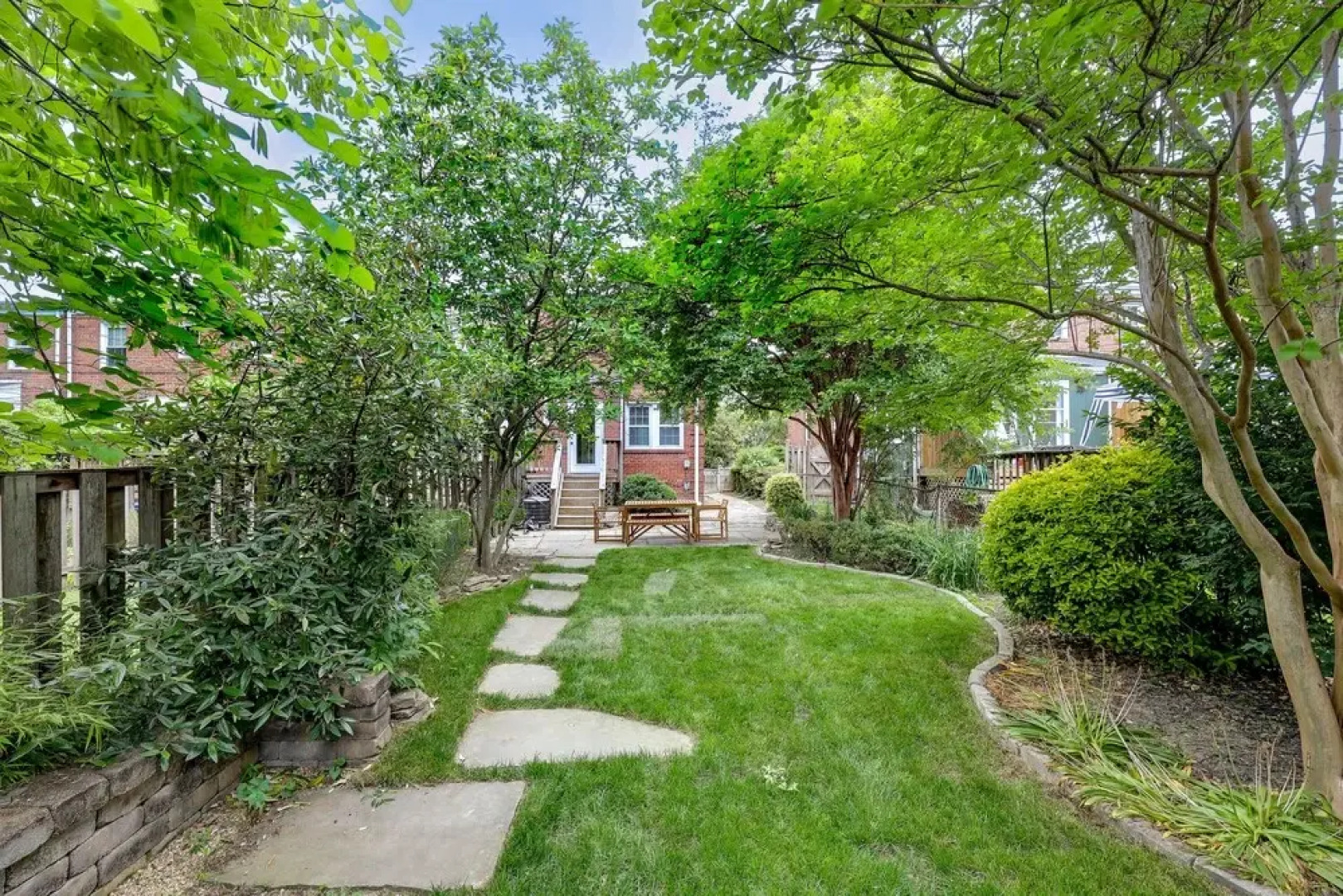 Modern Alexandria Townhome ~ 2 Mi to Old Town!