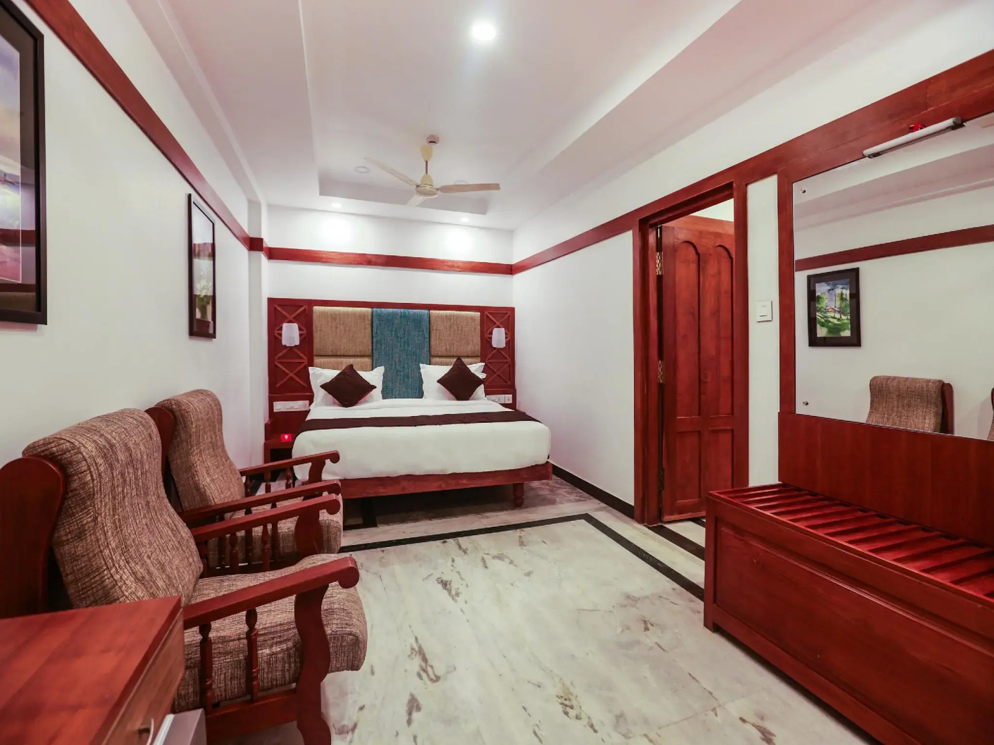 Capital O 33483 Hotel Chembarathy Garden