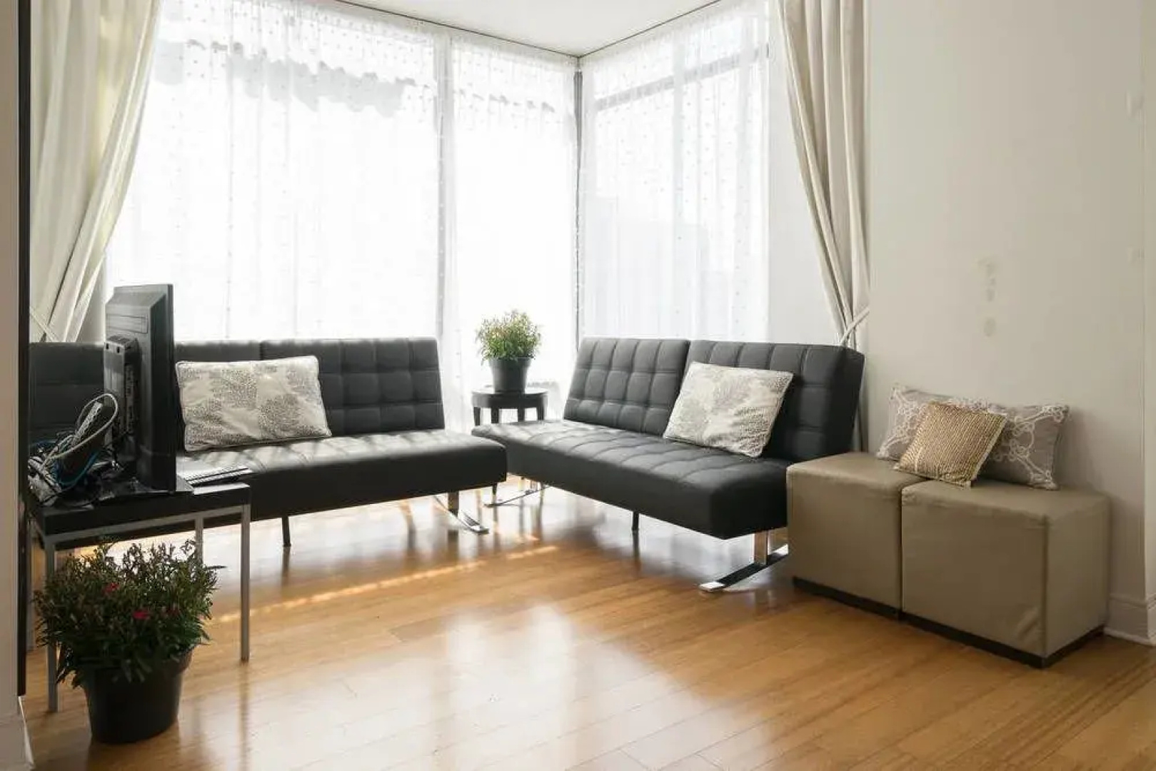 Mary-am Suites - Yorkville Suites