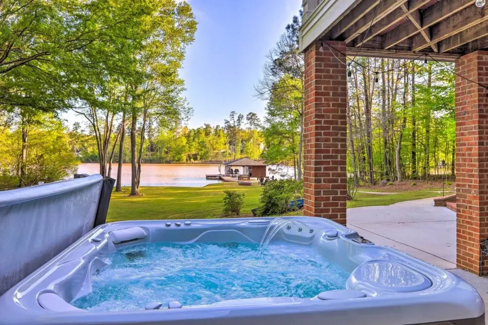 Chic Lake Sinclair Retreat With Dock & Hot Tub!