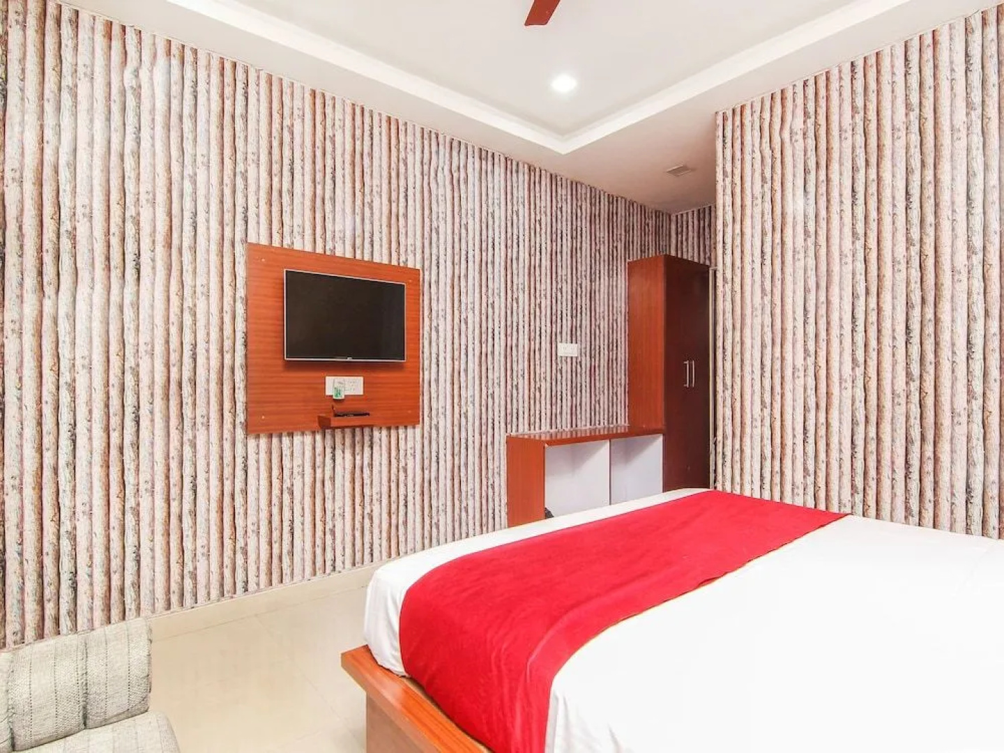 OYO 4308 Hotel Zaarang Inn