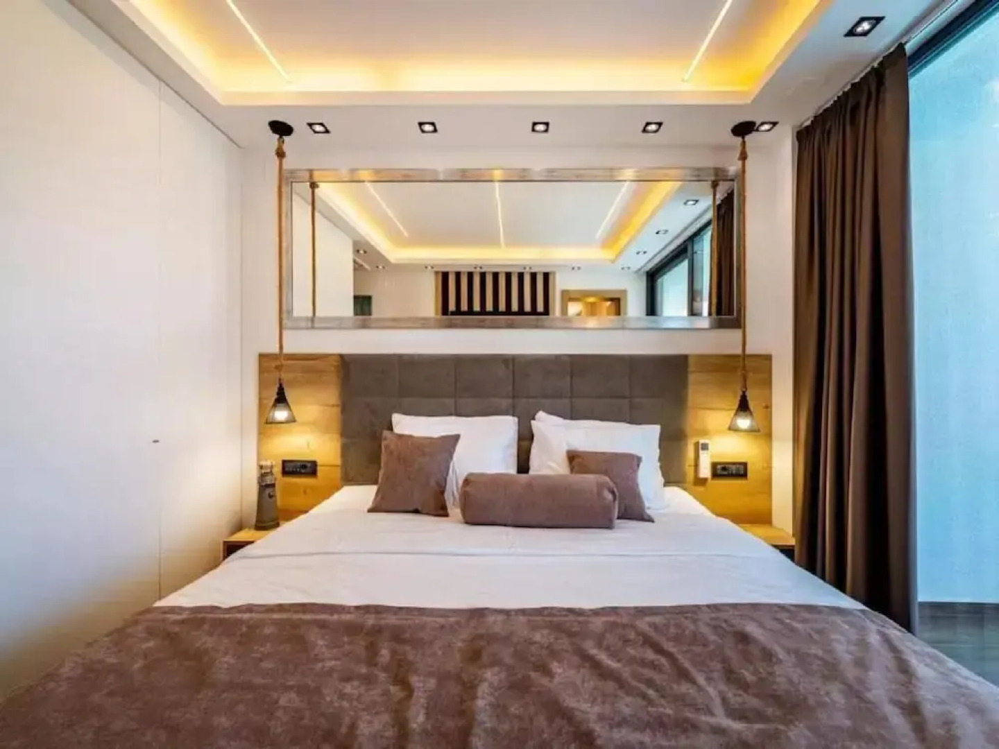 Villa Alpha - Four Bedroom Villa With Swimming Pool