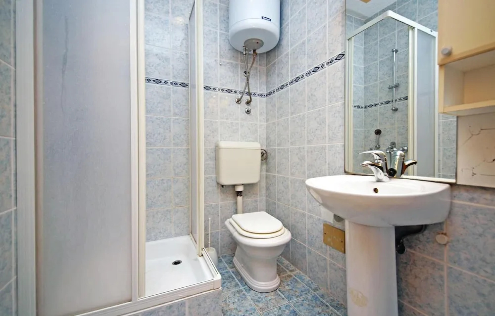 Beautiful Apartment in Jadrtovac With Wifi and 2 Bedrooms