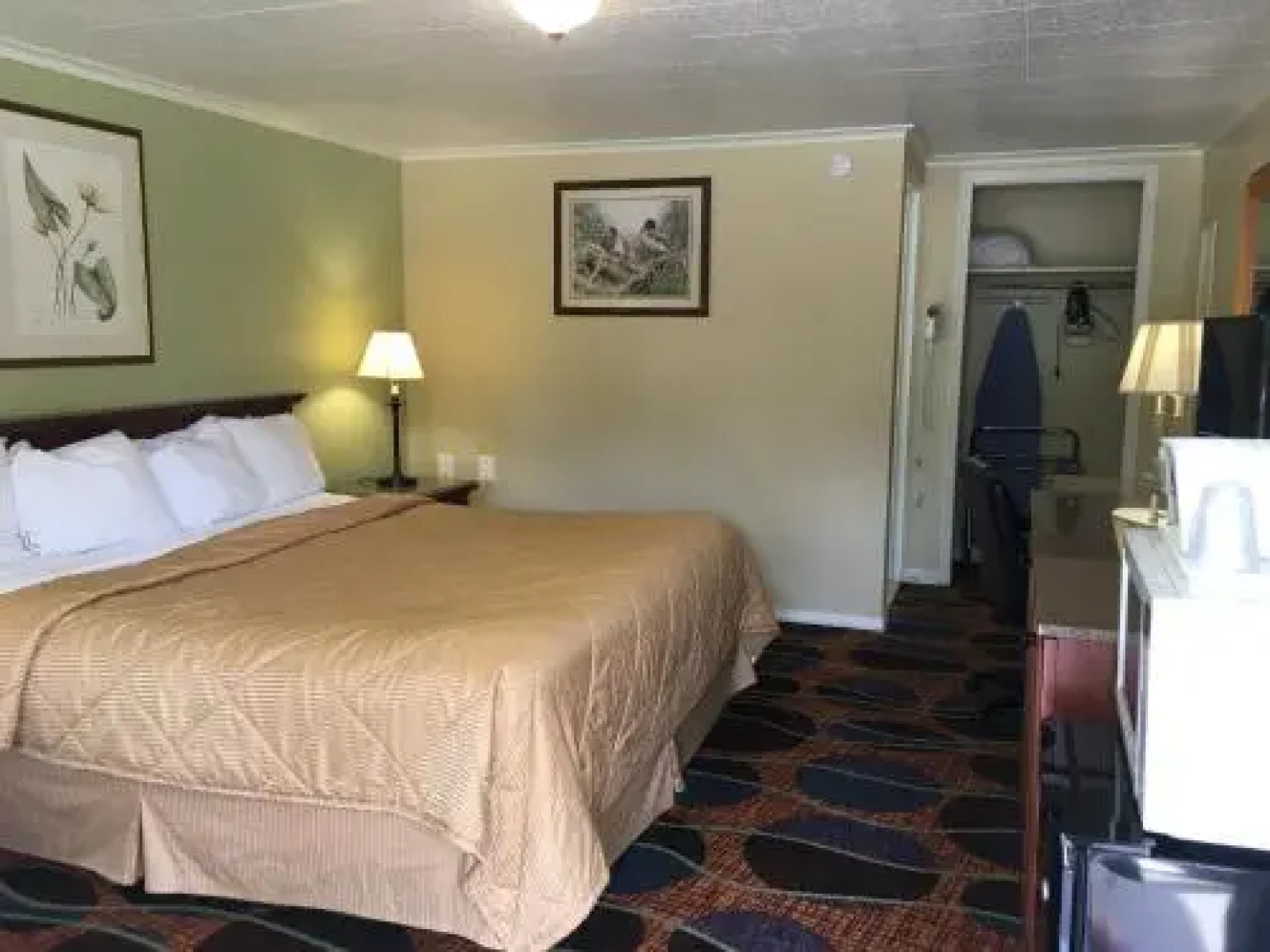 colony motel Jamestown