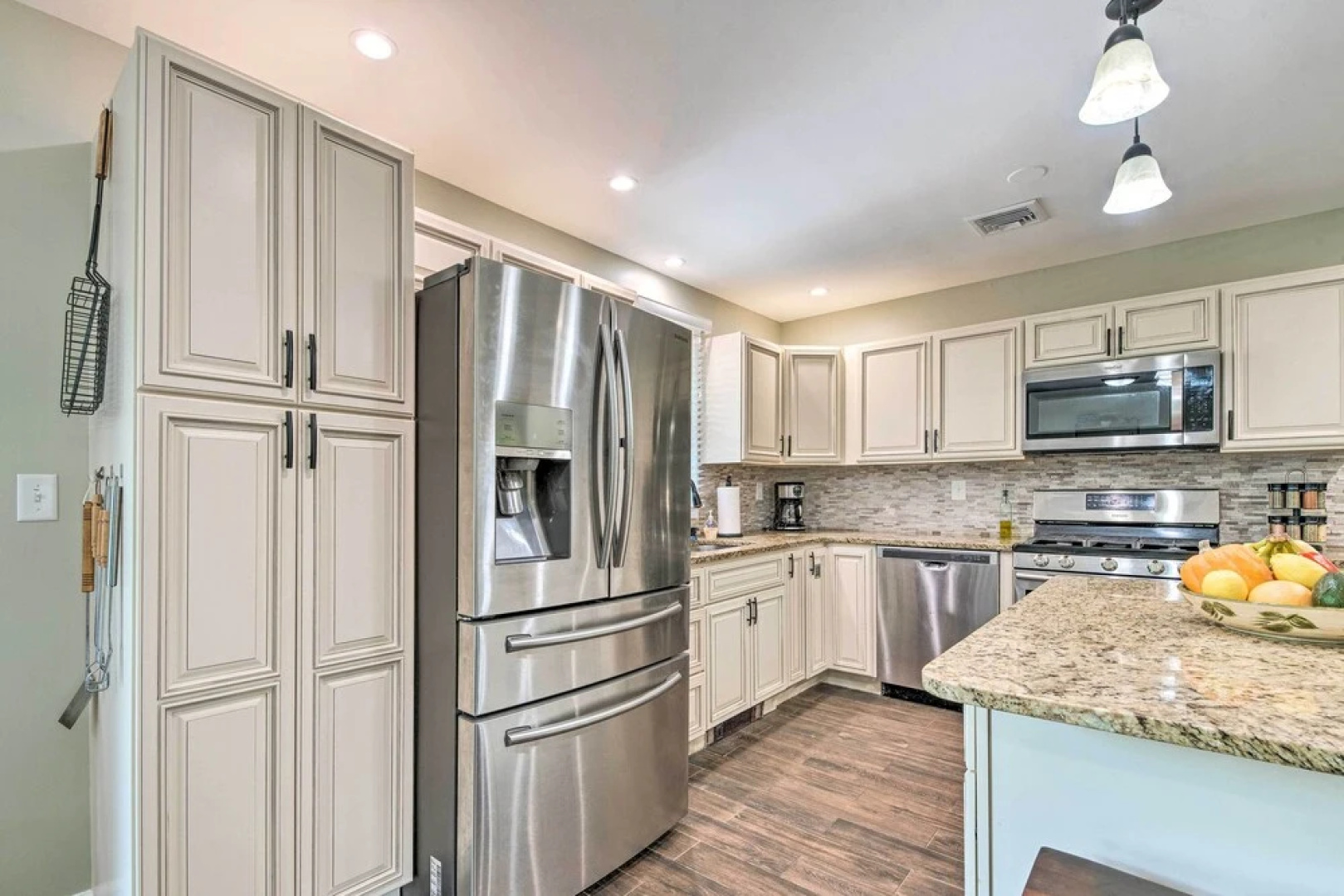 East Stroudsburg Home w/ Fire Pit & Private Pond