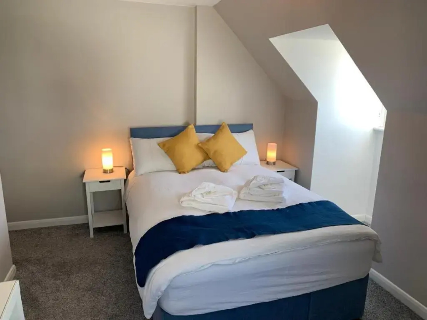 The Greenwich Rooms - Burger & Bird Bar & Restaurant