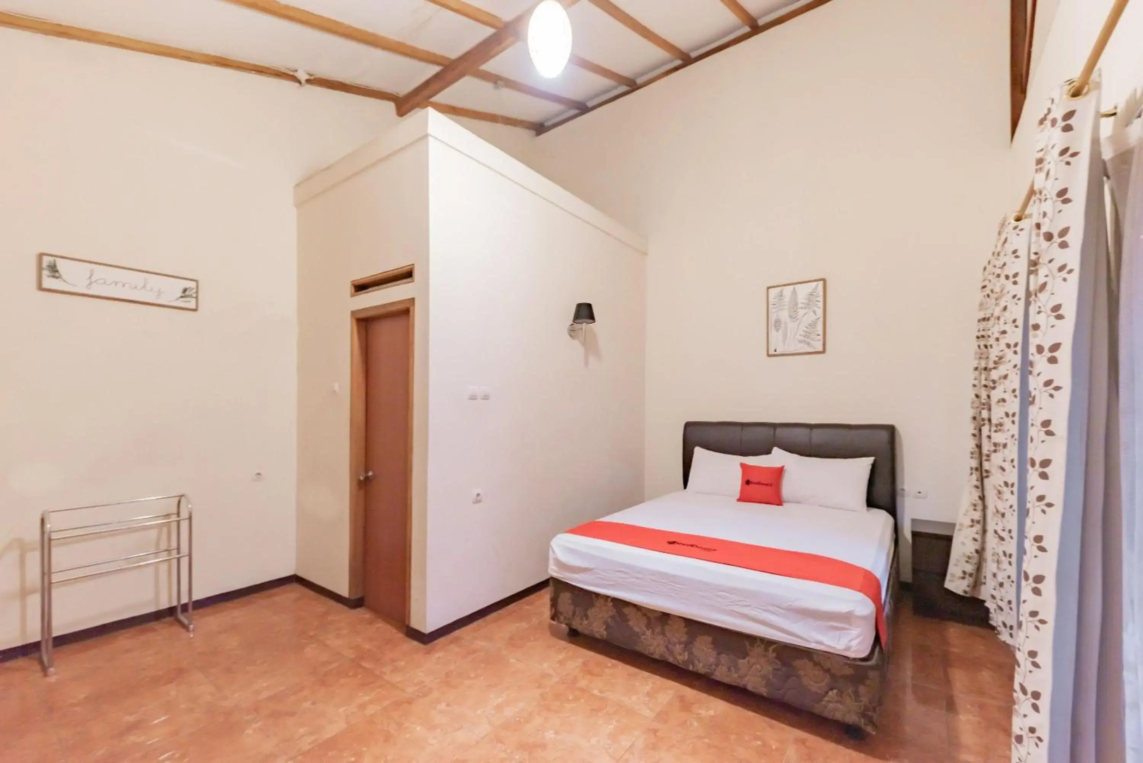 OYO 677 Rianes Family Guest House
