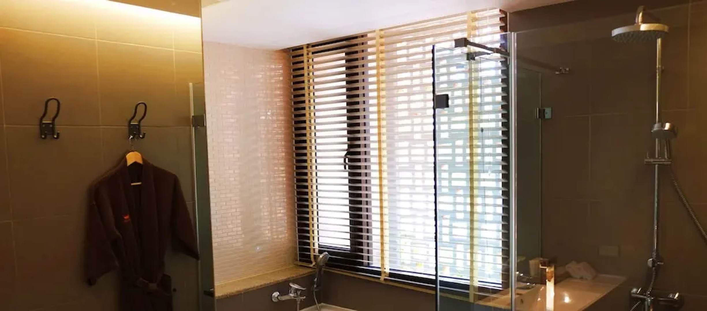 Balcony Courtyard Hotel & Serviced Apartment