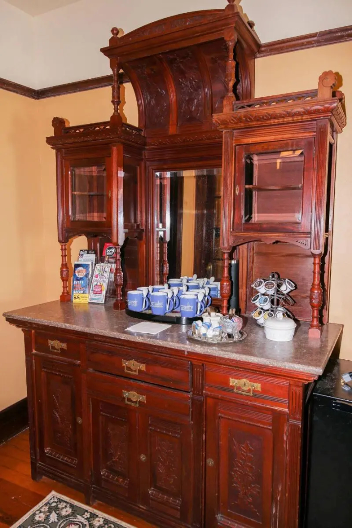 Iron Horse Inn