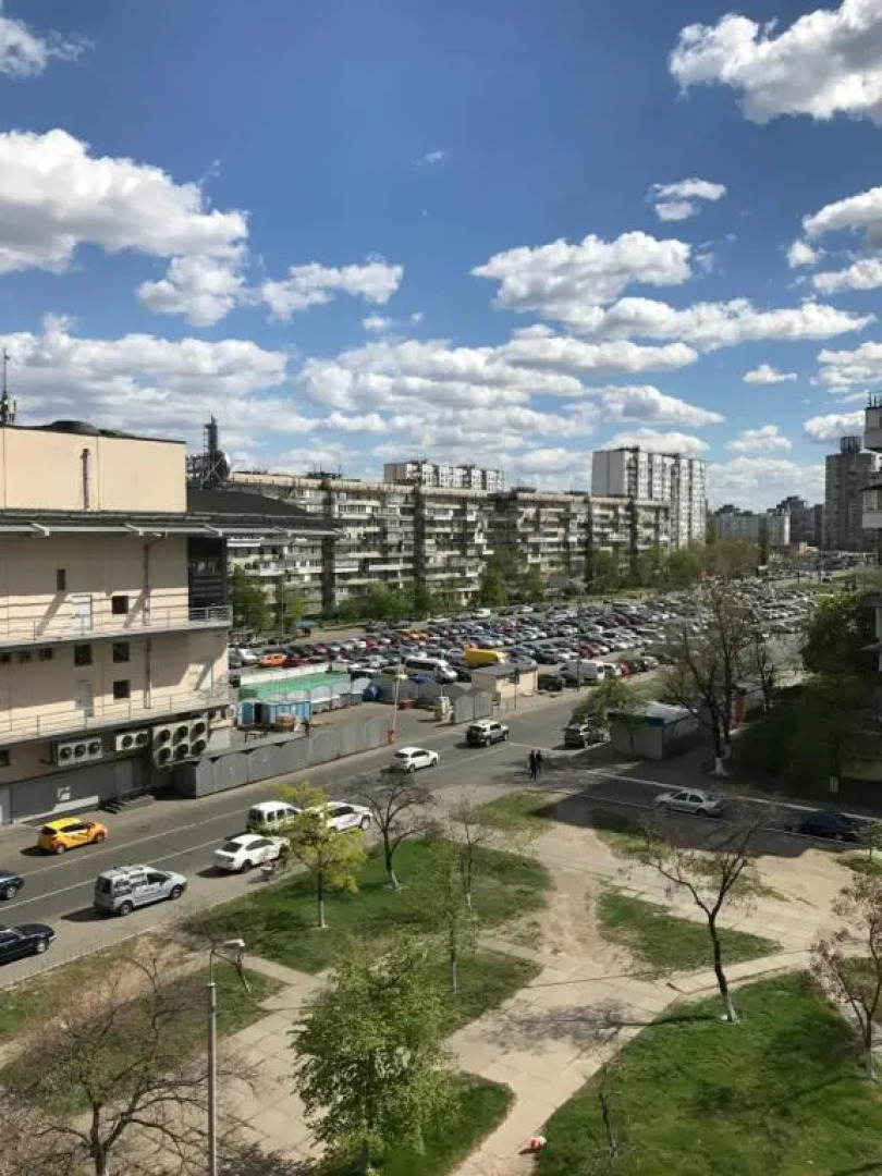 Apartment Obolon metro station
