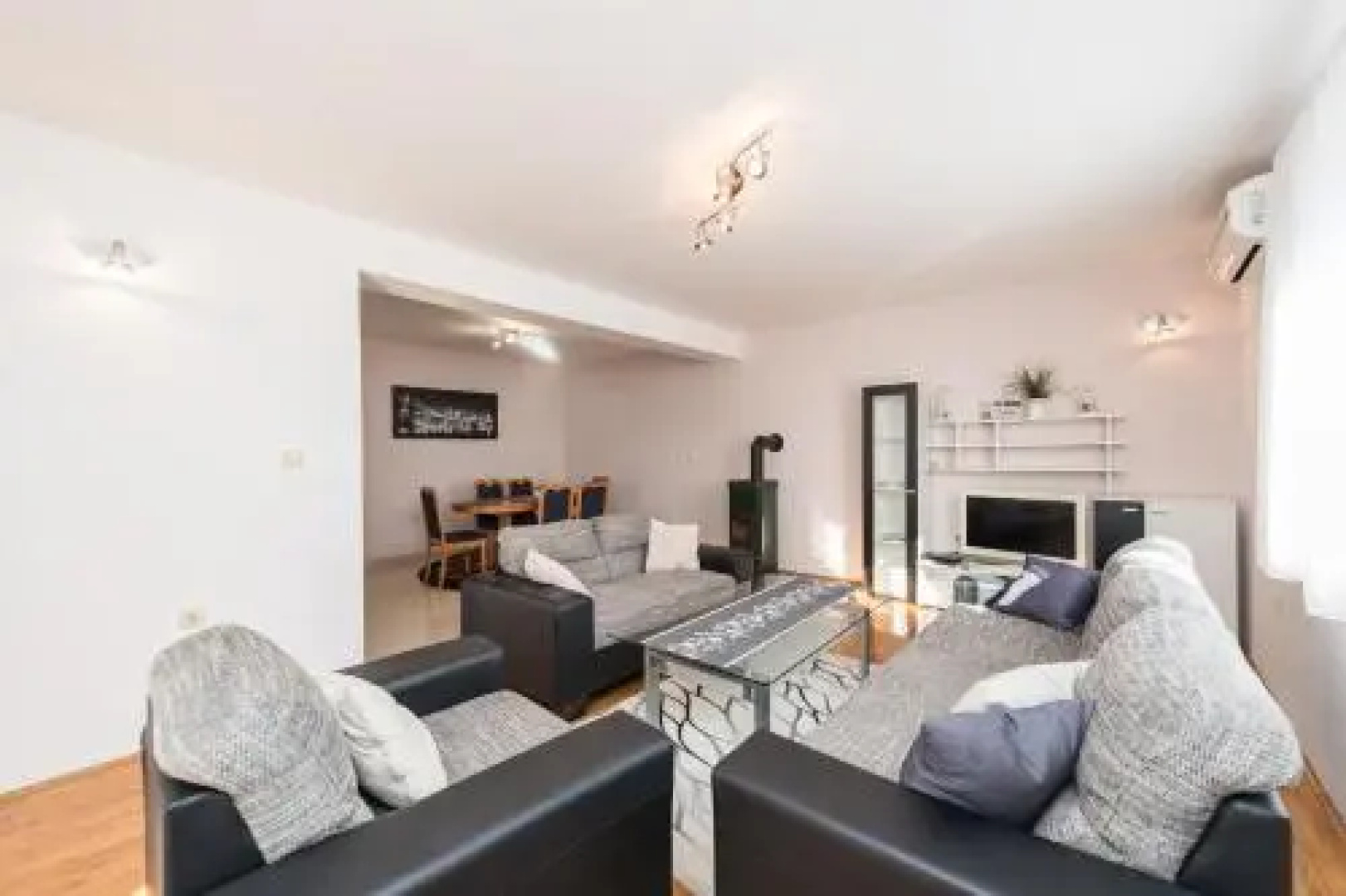Six-Bedroom Holiday Home in Bibinje
