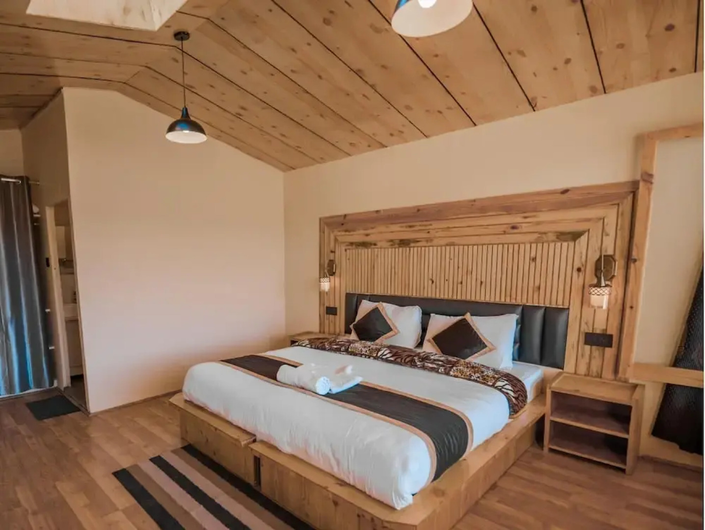 De Reeva Resort Pangong