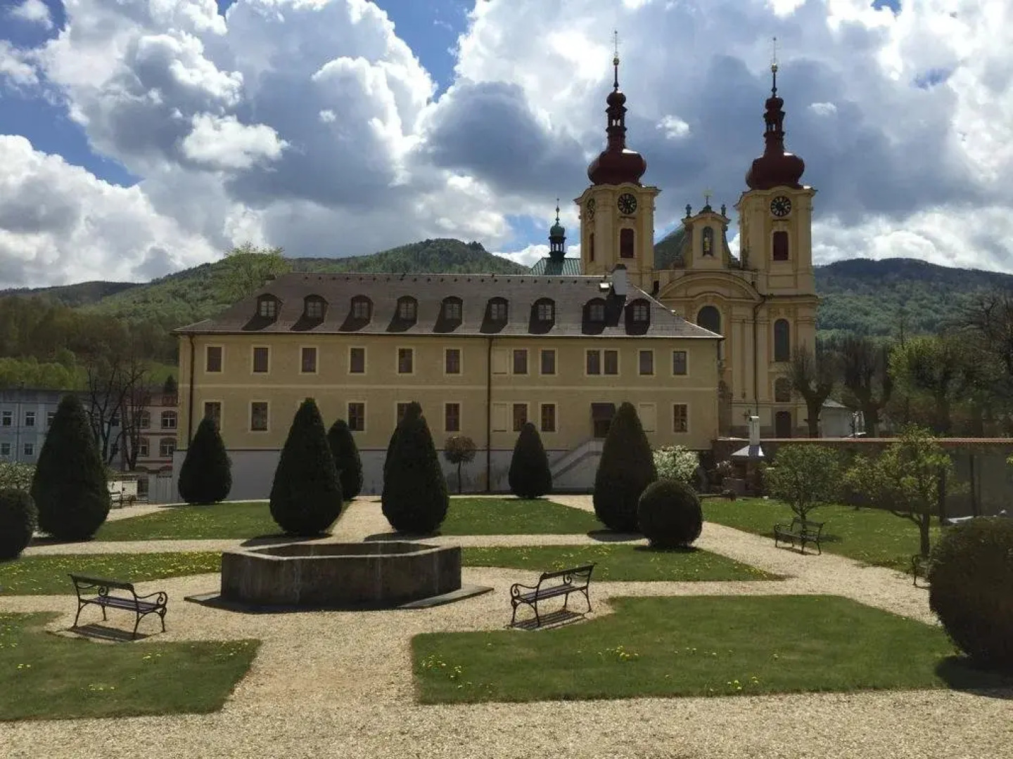 Klášter Hejnice, vzdělávací, konferenční a poutní dům