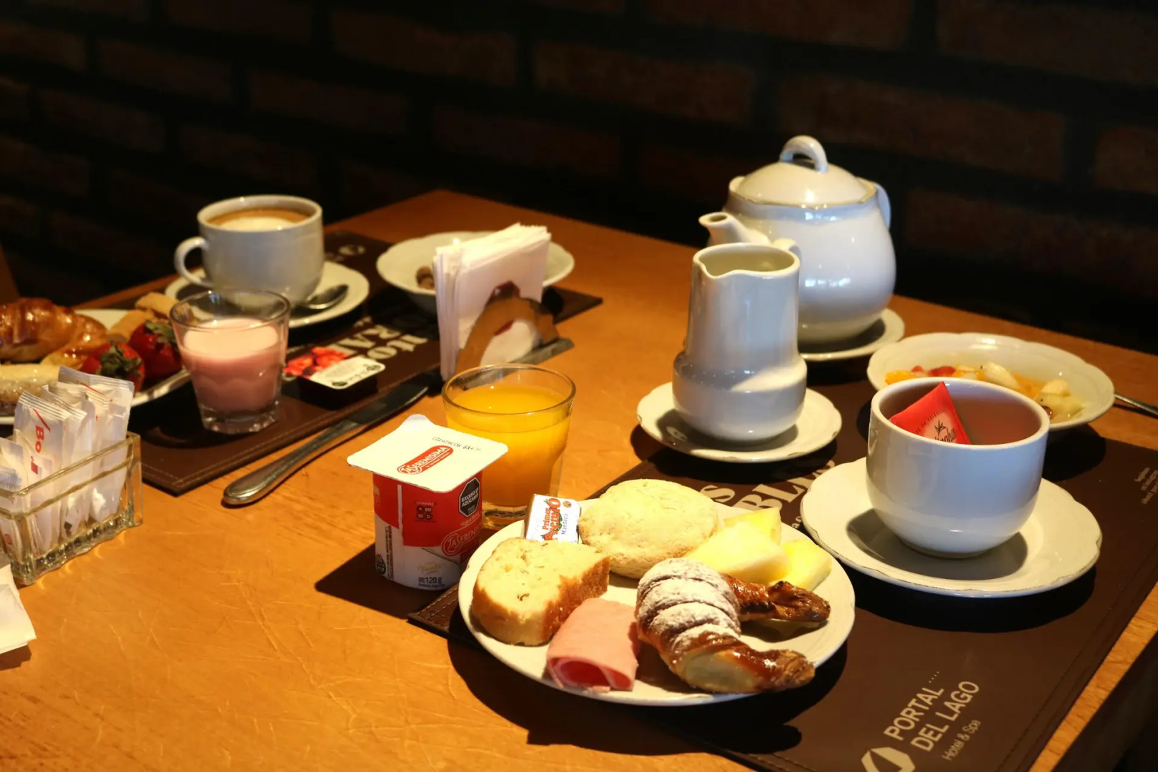 Portal del Lago Hotel