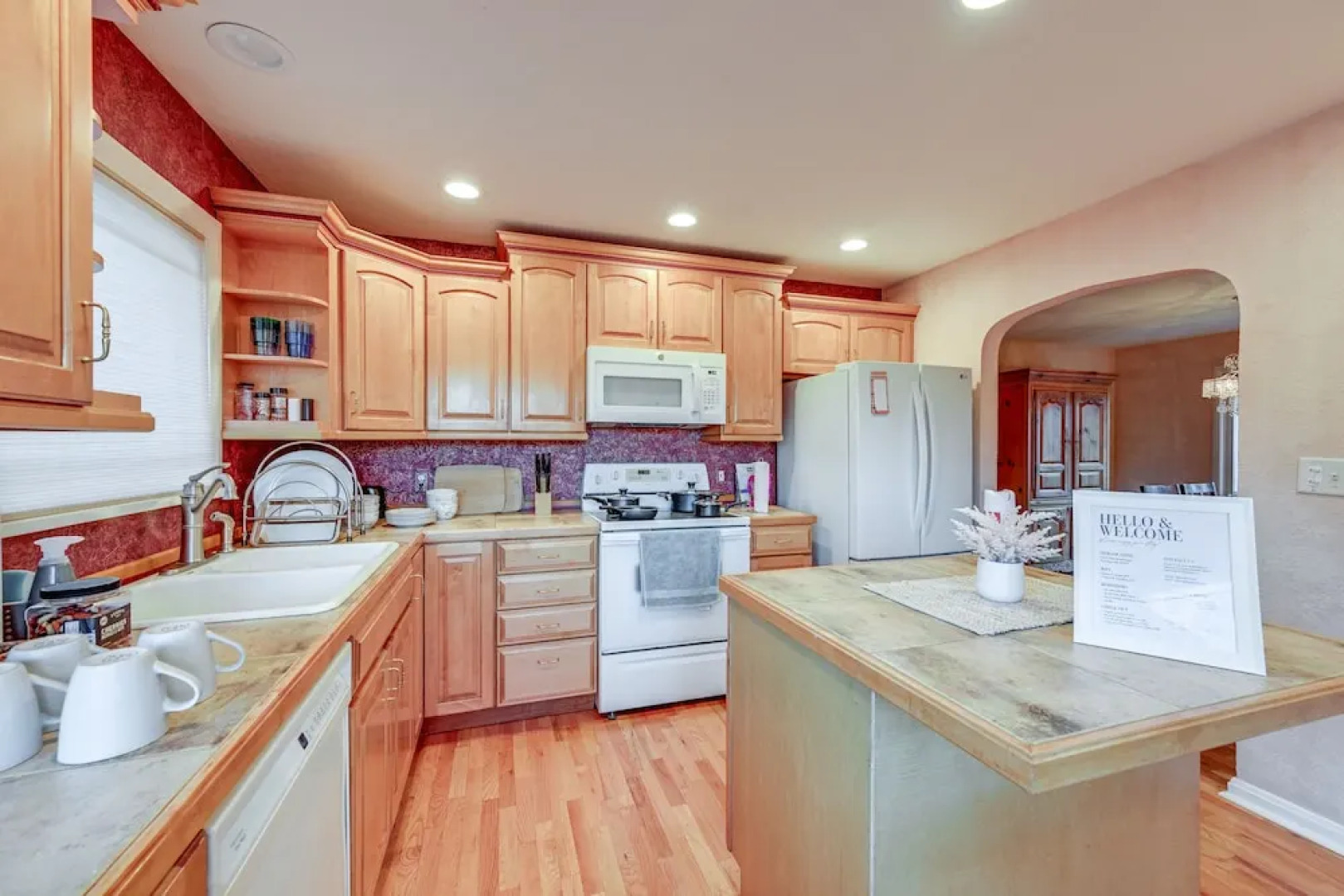 Enchanting Puyallup Home w/ Spacious Deck!