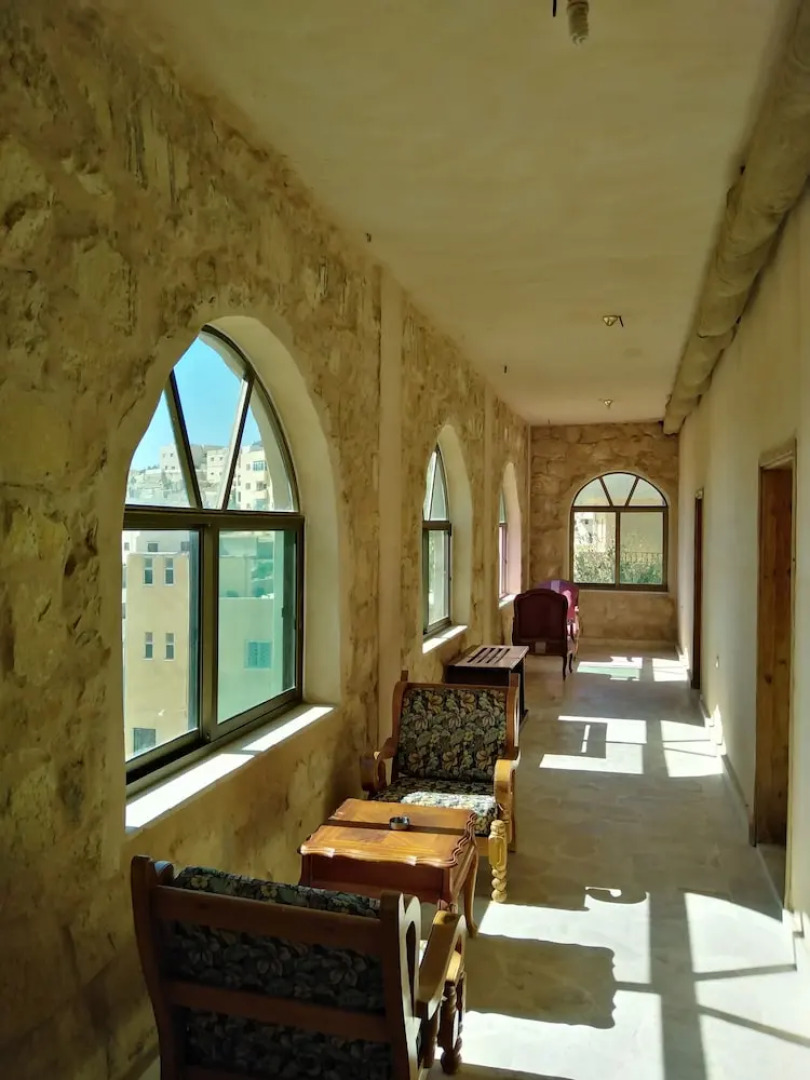 Peace Castle Hoste - Hostel