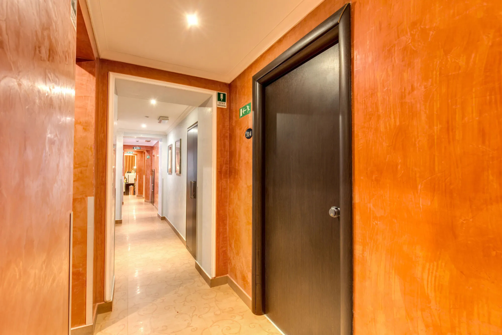 Everest Inn Rome