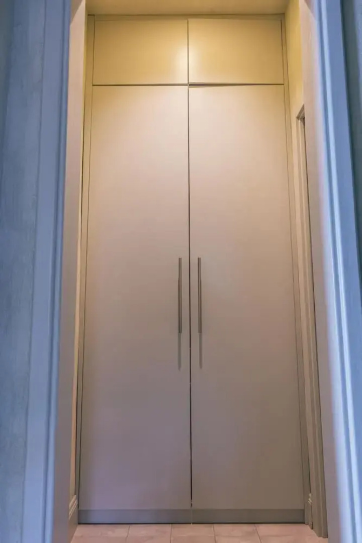 Elide B Tastefully Furnished Apartment Lakefront