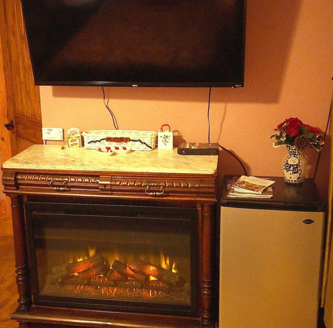 Lil Black Bear Inn