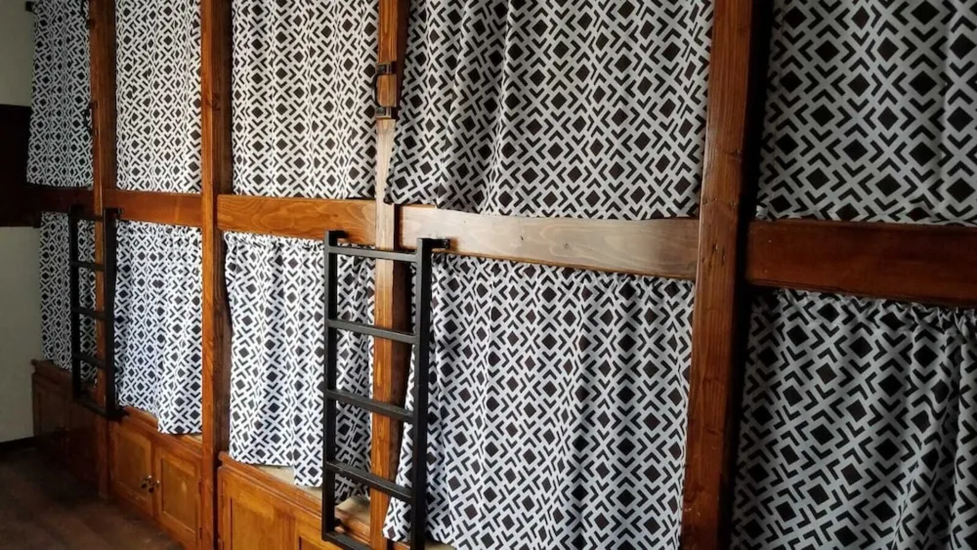 De Alamo Hostile - Hostel