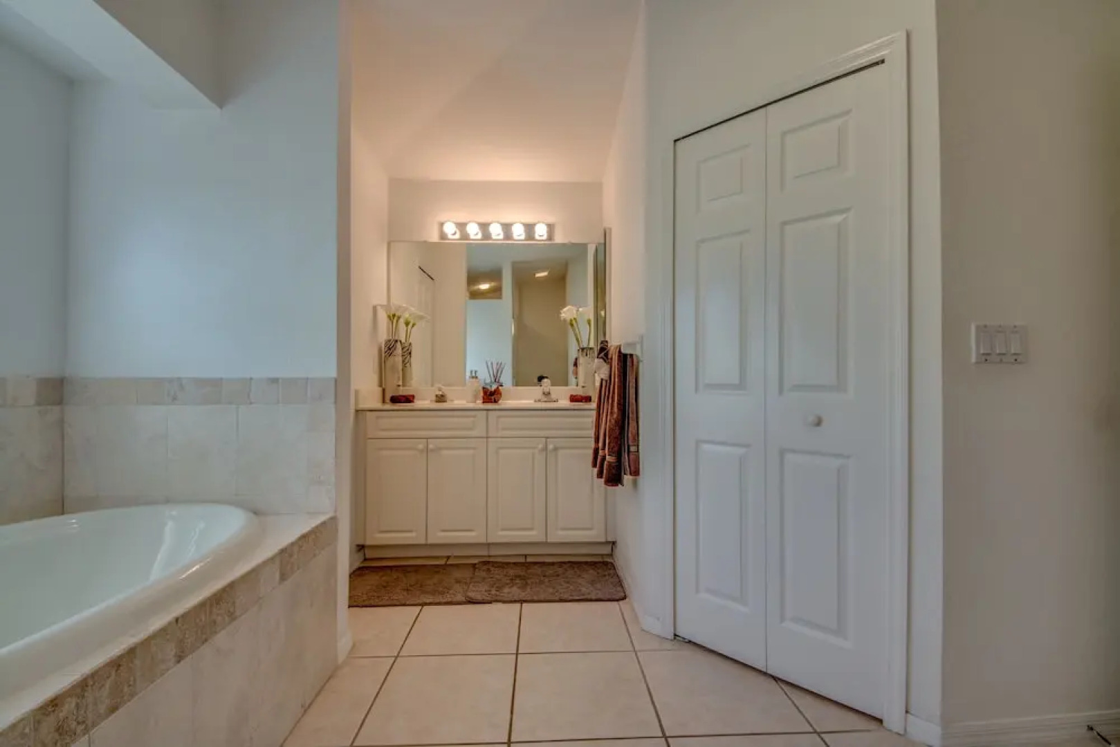 Villazo Ann - Roelens Vacations