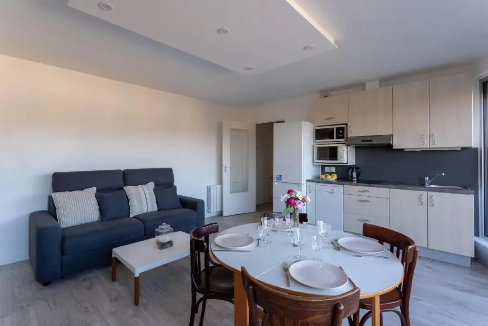 Le Mancini - Parking et Terrasse