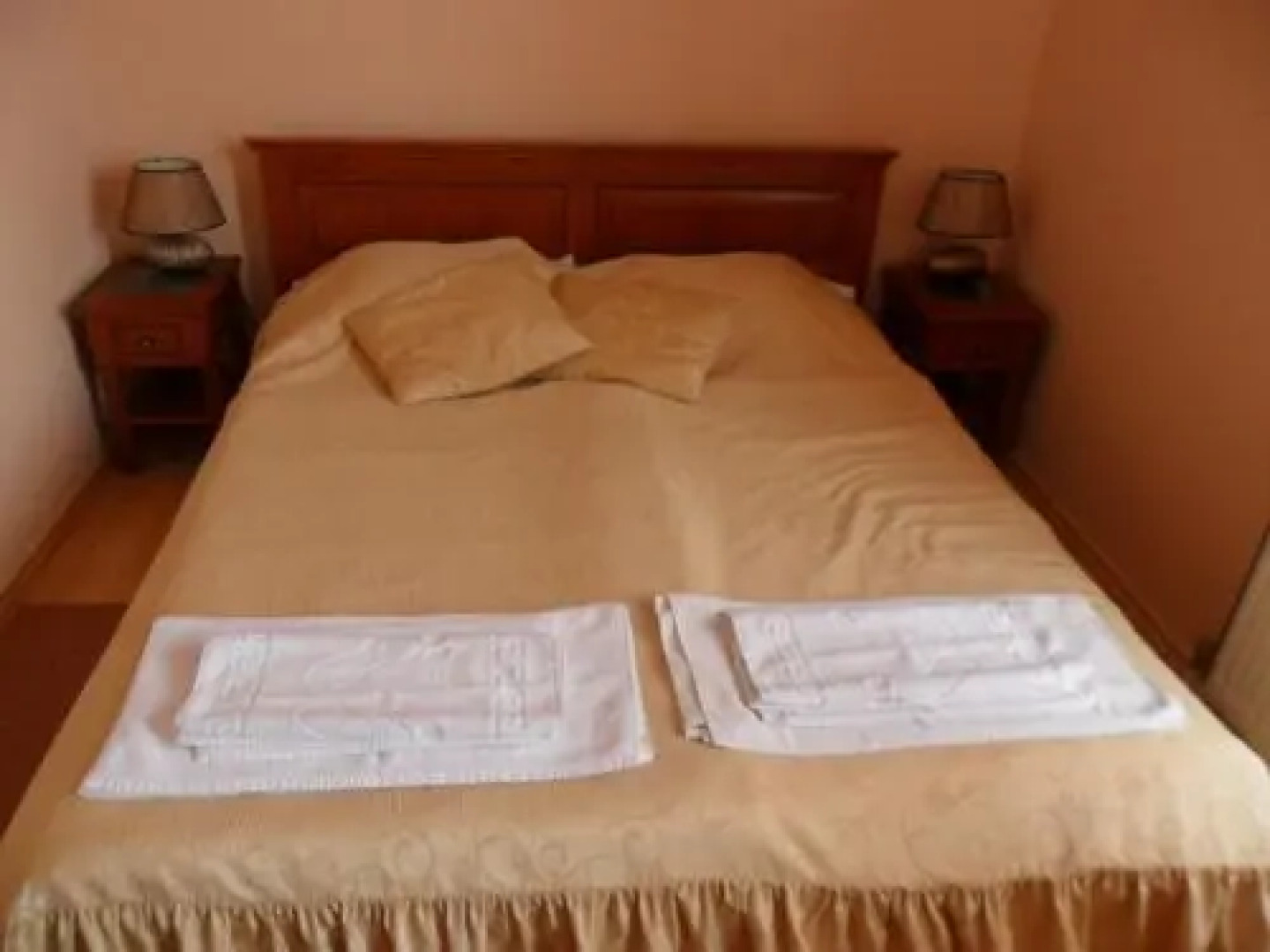 Diósgyori Castle Garden Bed and Breakfast und Restaurant