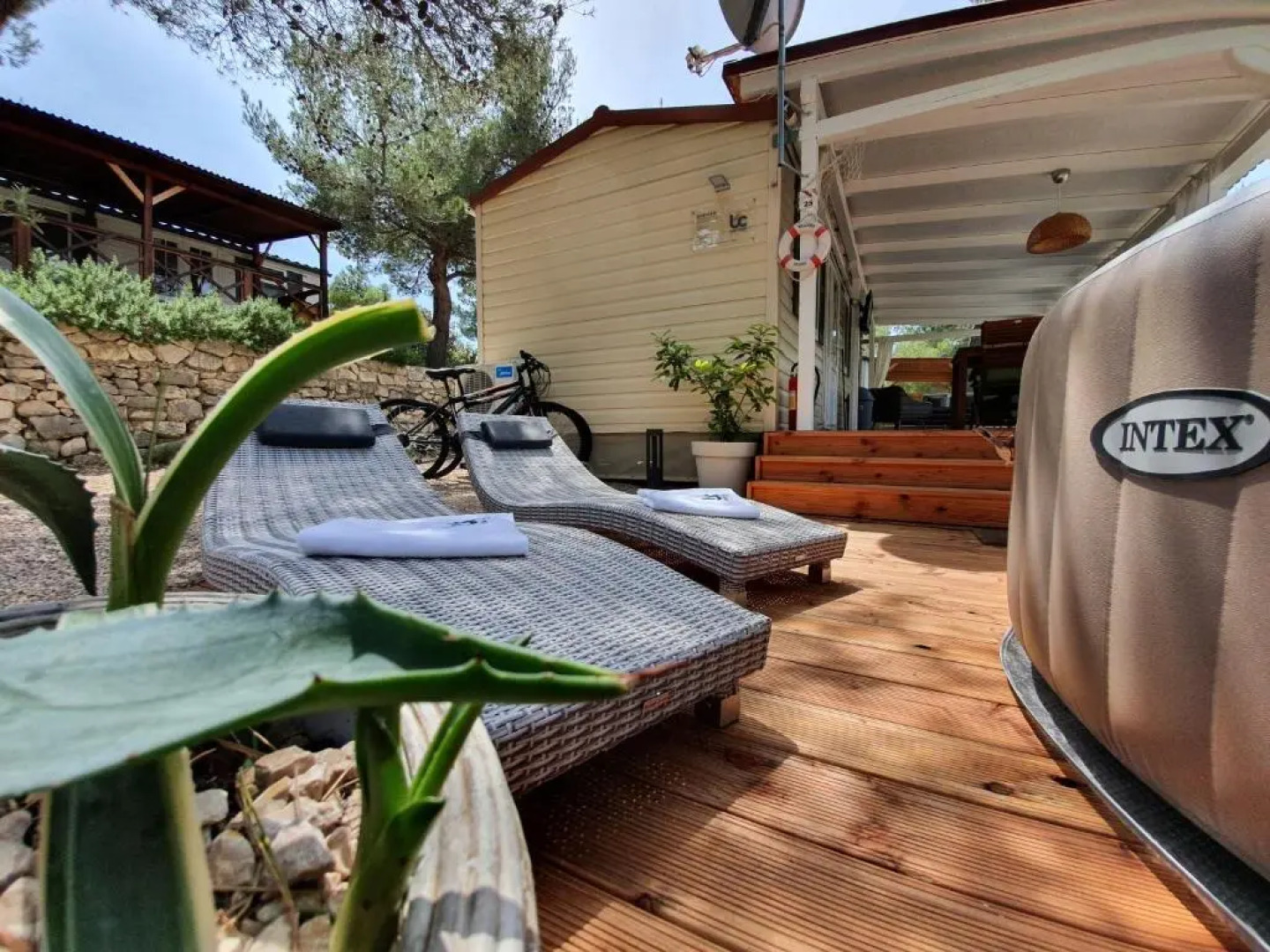 Mobile Home Blue Class B4