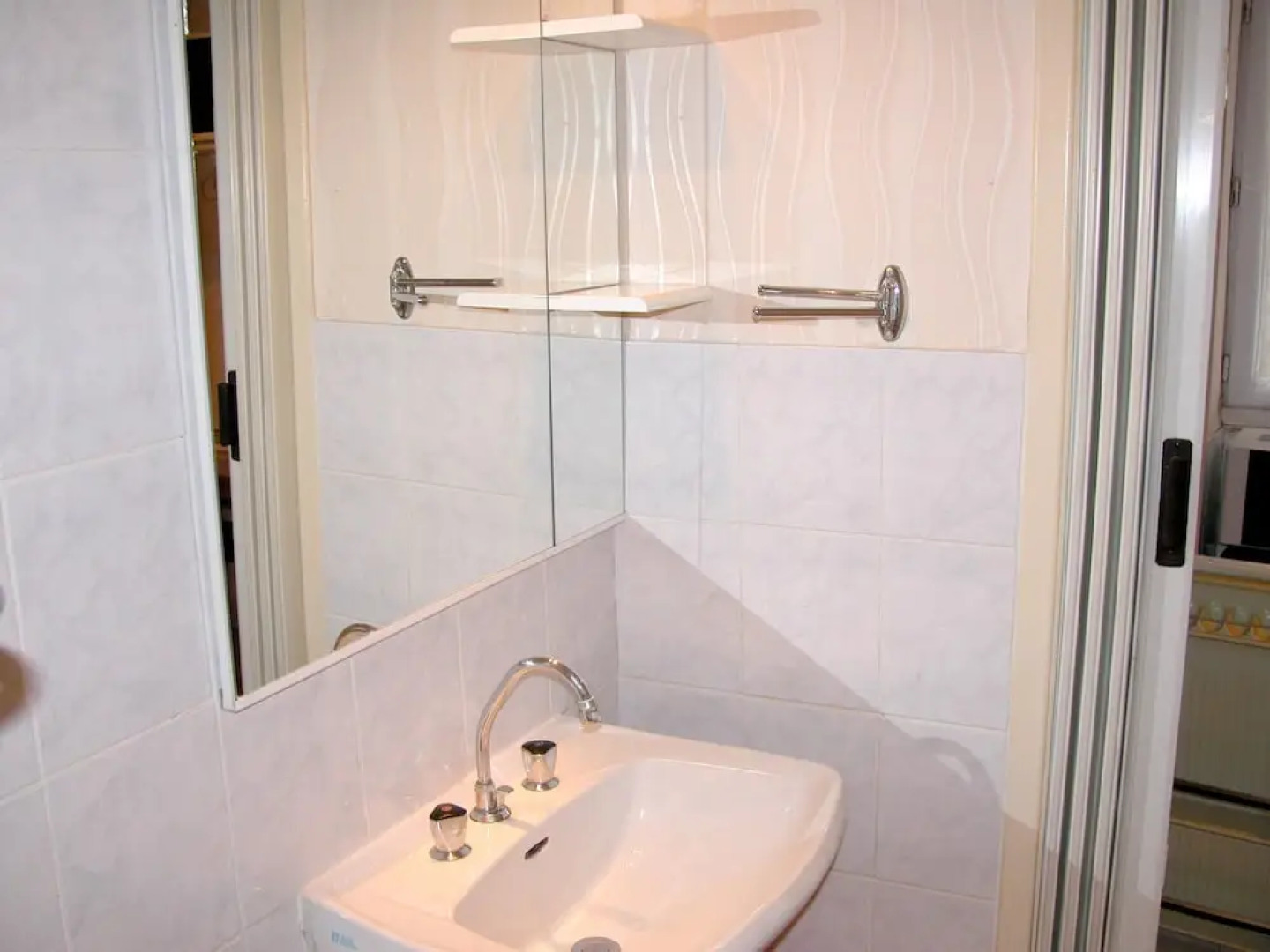 Studio in Néris-les-bains, With Enclosed Garden and Wifi