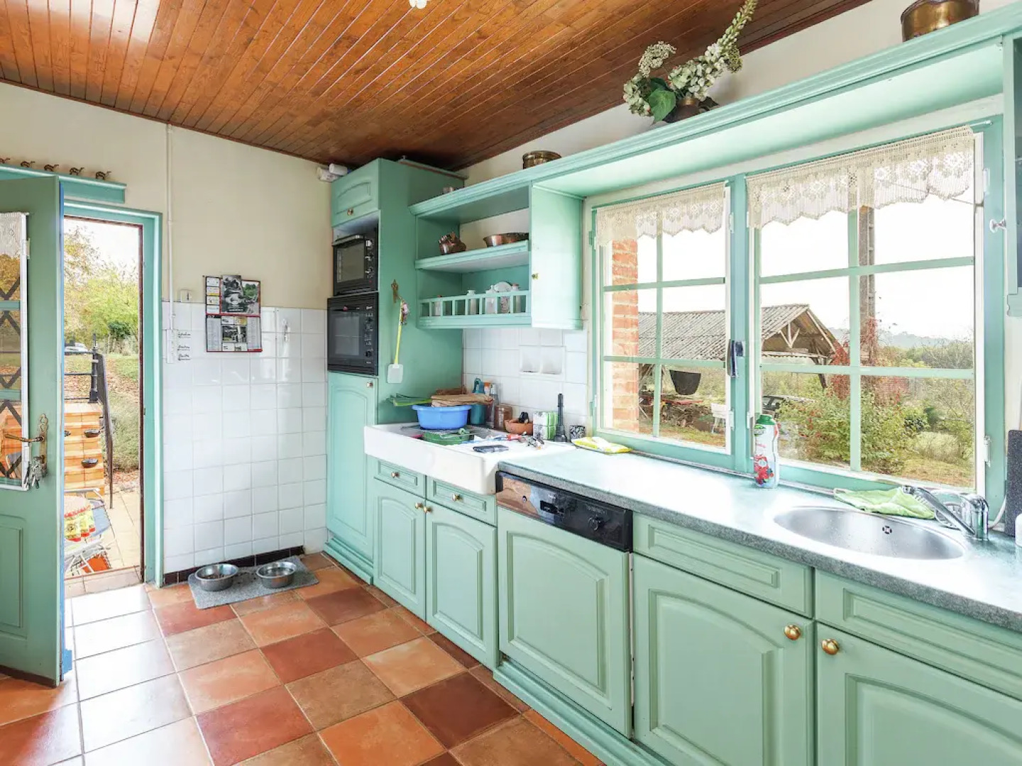 Authentic Holiday Home in Puy-l'evêque With Swimming Pool