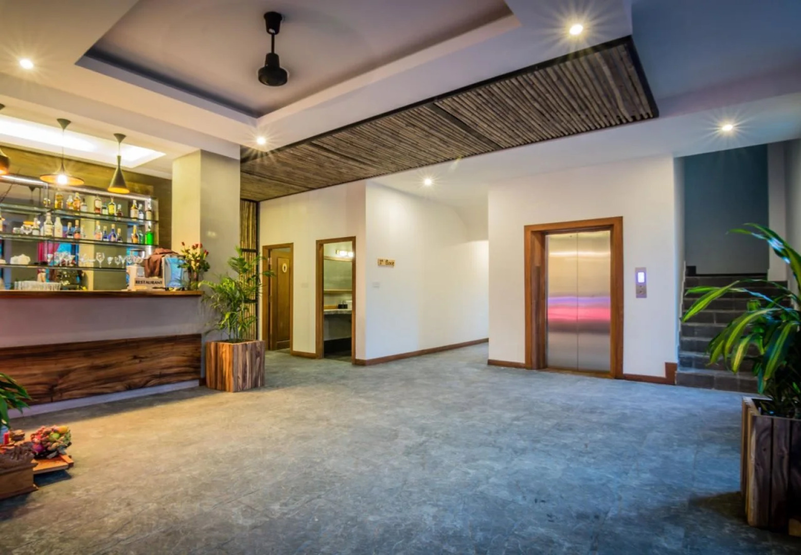 Diamond Palace Resort & Sky Bar