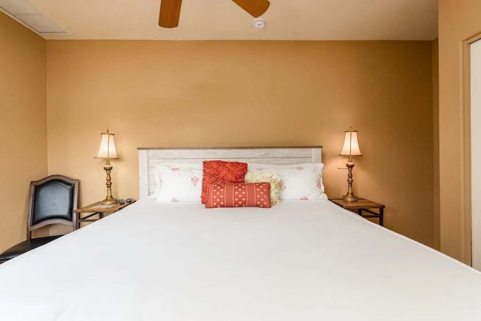 Casa Dynamite 4 Bedroom Home by RedAwning