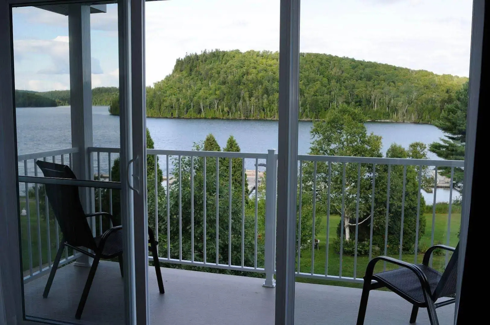 Auberge du Lac-à-l'Eau-Claire