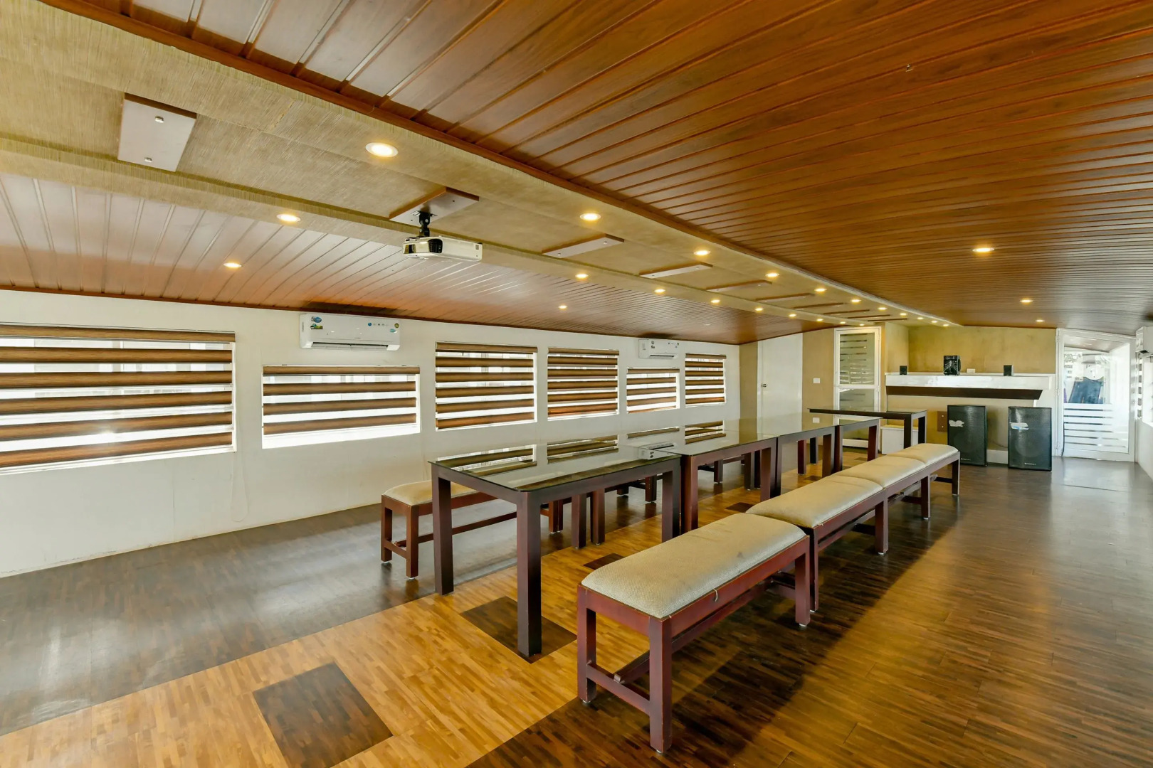 OYO 24611 Houseboat Water Cruise Sharing