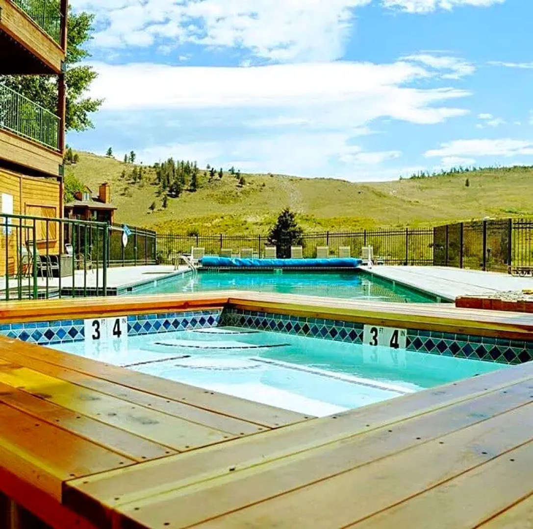 DOCO Rocky Mountain Vacation Rental-Queen Studio with Resort Amenities