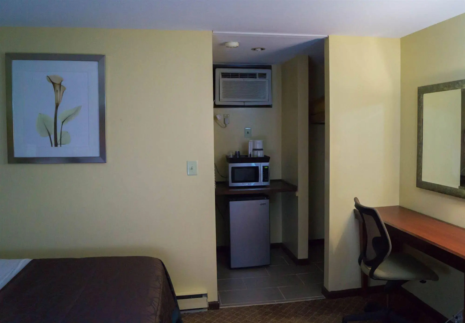 Sullivan Trail Inn & Suites