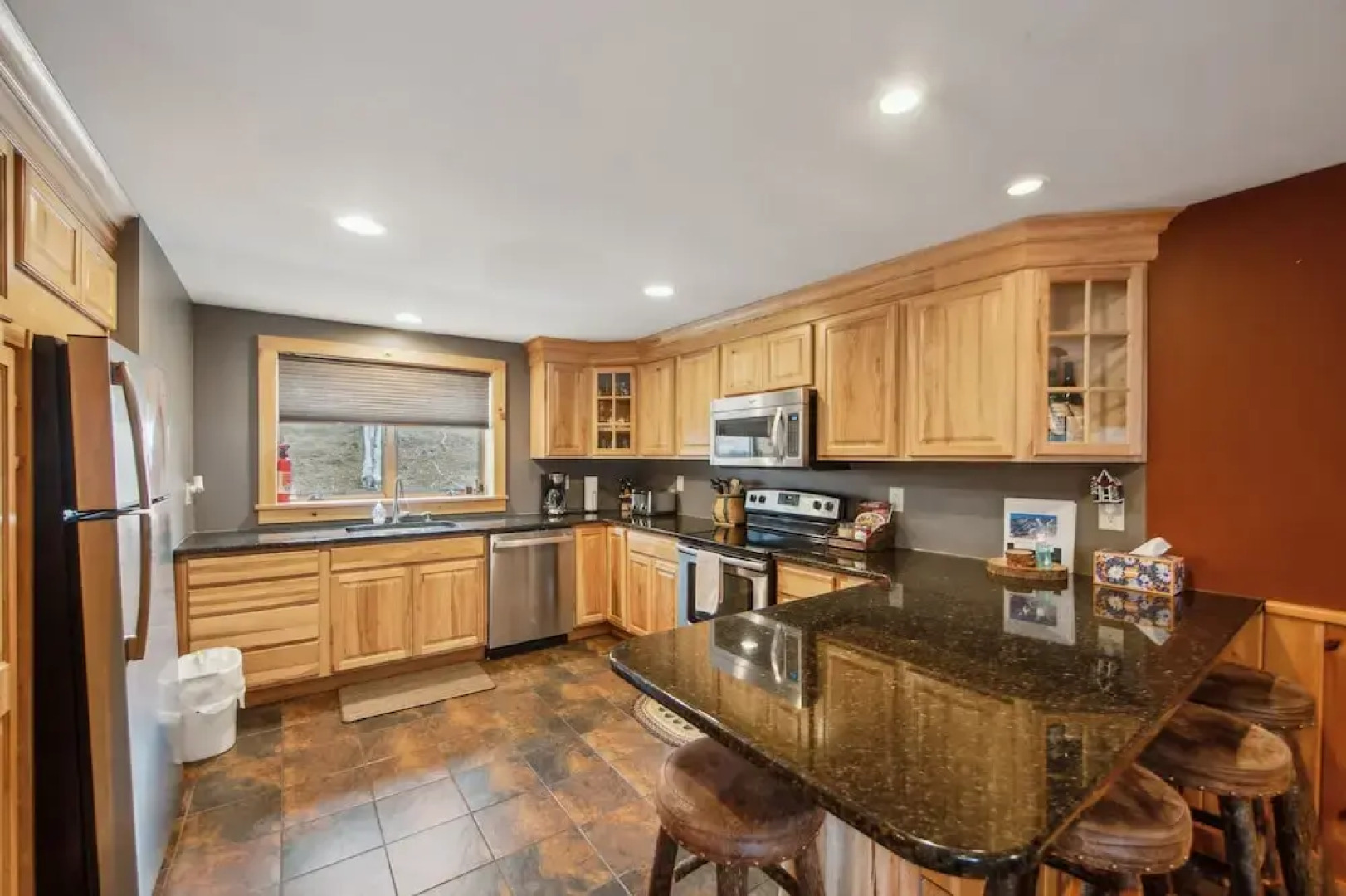 Freebern 18B - Renovated one-of-a-kind with Adirondack style 3 Bedroom Townhouse by The Summit at Gore Mountain