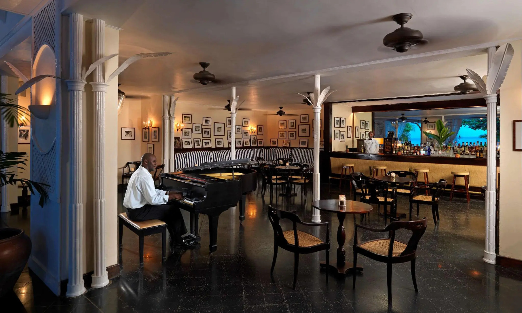 Round Hill Hotel And Villas