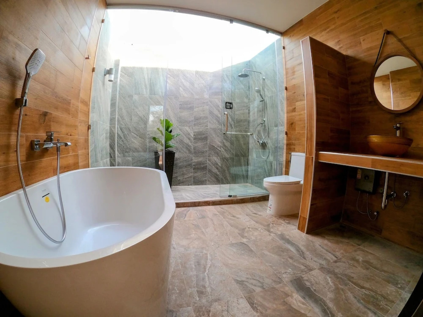 Isan Golf & Adventure Hotel