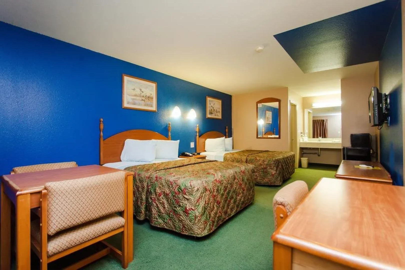 Scottish Inn & Suites