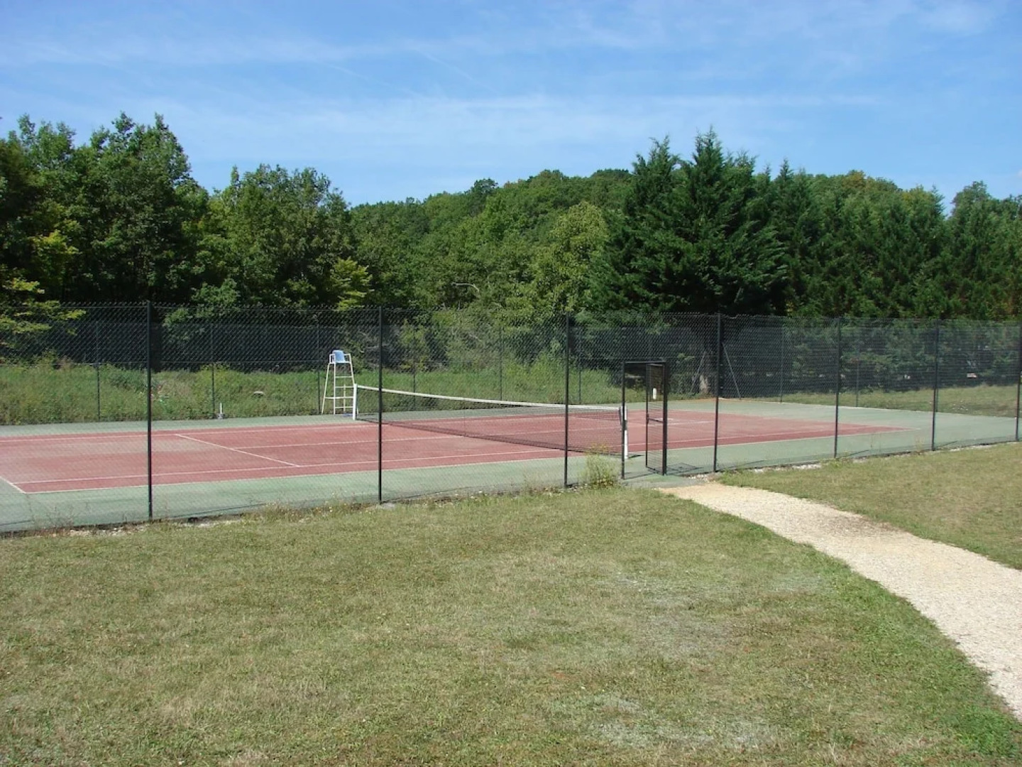 Cozy Chalet With a Porch in a Wonderfully Green Environment