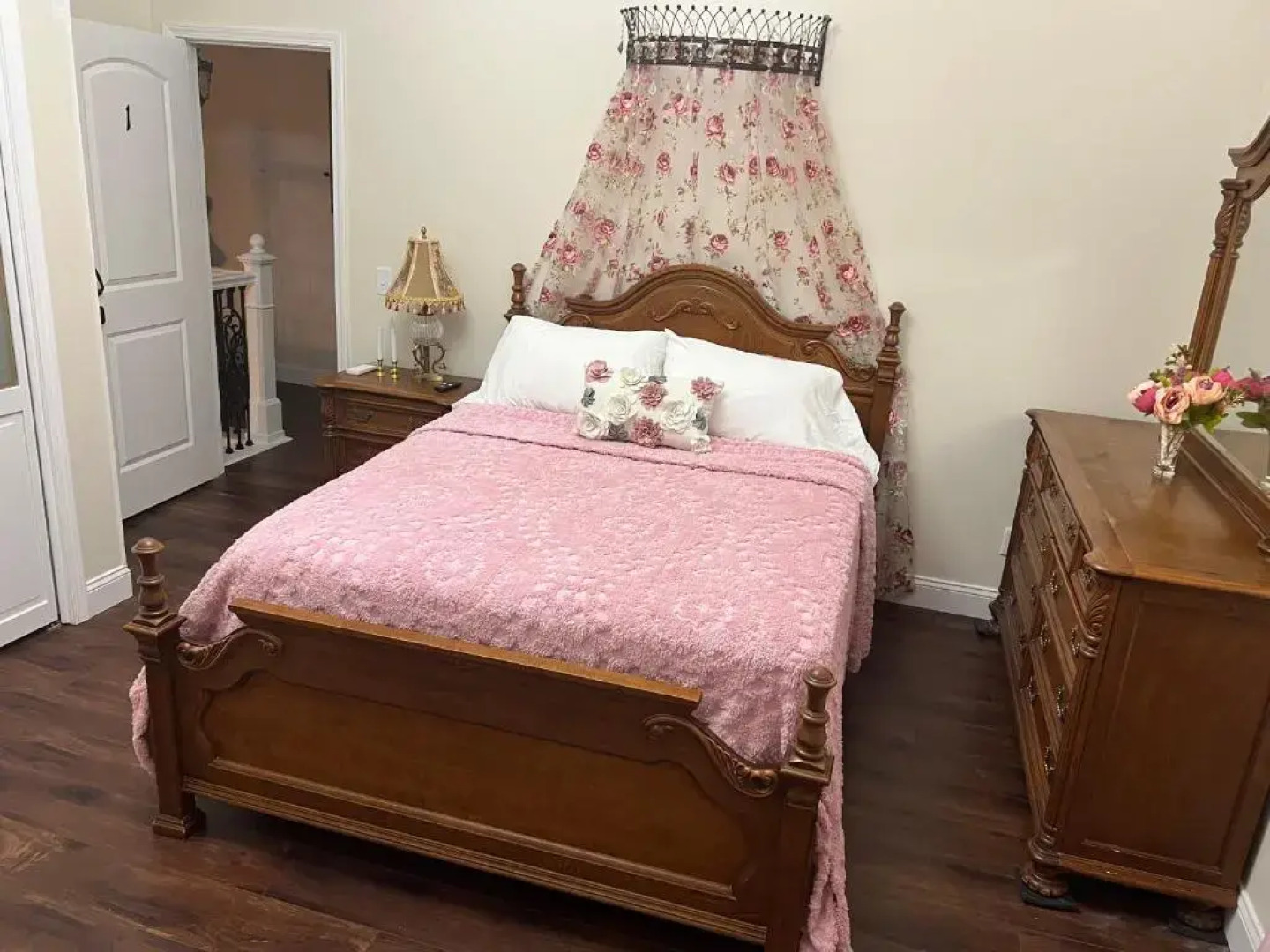 Holland Farmhouse Inn B & B