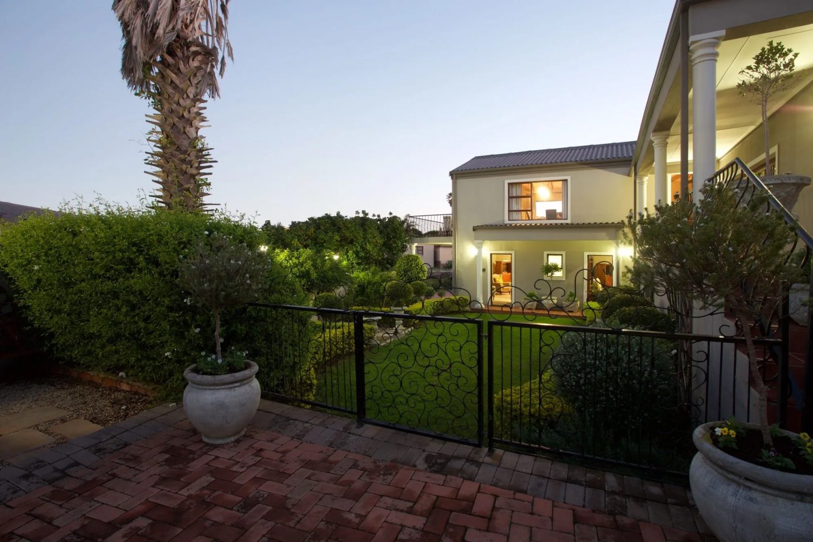 Sea Whisper Guest House & Self Catering
