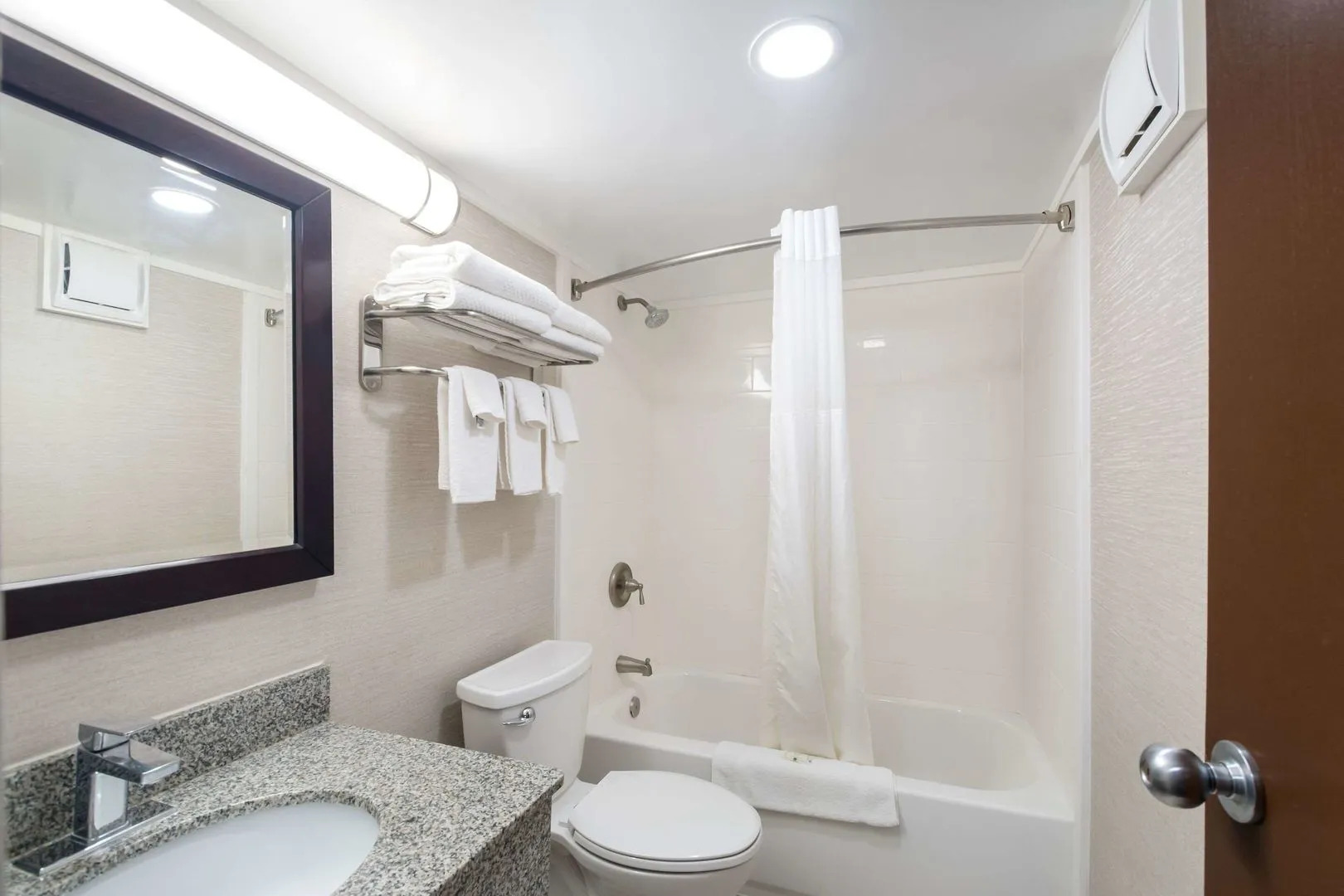 Finger Lakes Inn & Suites